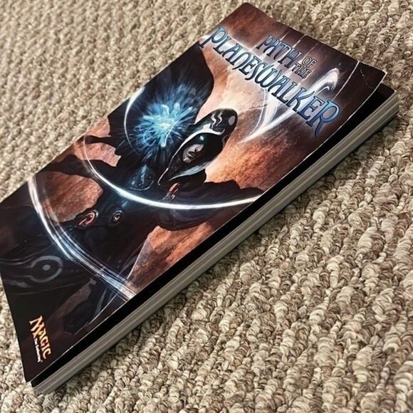 Path of the Planeswalker: A Magic The Gathering Paperback Graphic Anthology - Picture 2 of 6